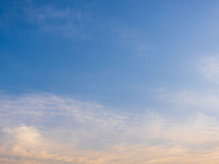 2月の夕暮れの空と雲01