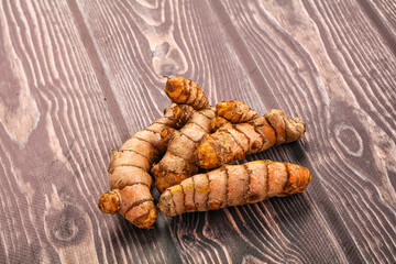 Fresh raw asian tumeric roots