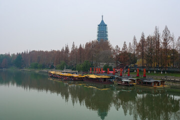 Fototapeta premium 中国 南京市、秦淮河と大報恩寺