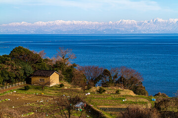 (とやまビューポイント)富山　氷見 九殿浜園地　海越しの立山連峰　3月
