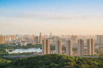 Obraz premium Overlooking the skyline and urban scenery of Jiangyin City, Jiangsu Province, China on August 6, 203