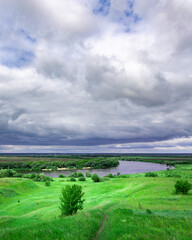 Naklejka premium Cloudy sky with a river in the background