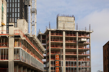 Manchester, uk, January 19th 2025 construction of a multi-storey apartment building. Construction site. Construction in progress and concrete house frame © © Raymond Orton