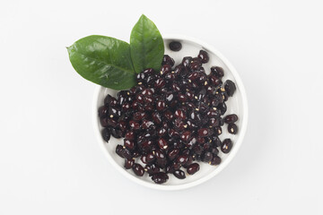  A side dish made by roasting or boiling soybeans and simmering them in soy sauce along with oil, sesame seeds, and starch syrup.