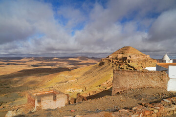 Ksar Guermassa,tipico villaggio fortificato Berbero composto da granai e abitazioni costruiti...
