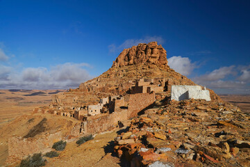 Ksar Guermassa,tipico villaggio fortificato Berbero composto da granai e abitazioni costruiti...