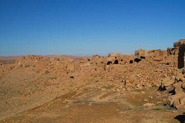 Ksar Jlalta,tipico villaggio fortificato Berbero composto da granai e abitazioni costruiti all'interno di un muro di cinta difensivo.