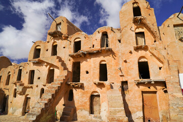 Ksar Ouled Soltane, villaggio fortificato Berbero composto da granai e abitazioni costruiti all'interno di un muro di cinta difensivo.