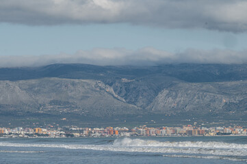 Blick auf Manfredonia in Italien über das adriatische Meer