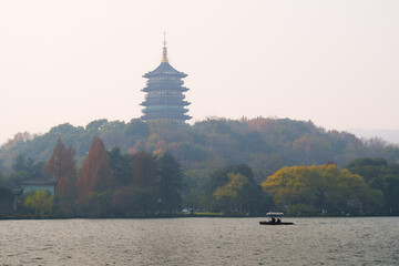 中国 浙江省杭州市、世界遺産の西湖と雷峰塔