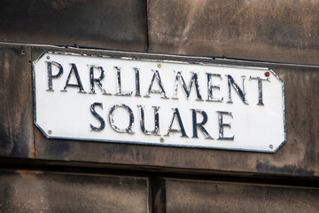 Obraz premium Parliament Square in Edinburgh, Scotland
