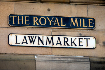 Obraz premium Lawnmarket on the Royal Mile in Edinburgh, Scotland