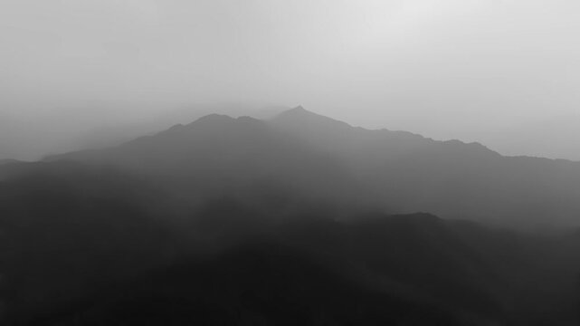 The continuous mountains in the hazy mist and the ink landscape of Jiangnan