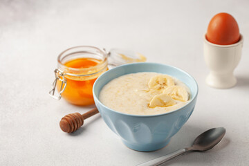 Oatmeal porridge with banana and honey. Healthy breakfast