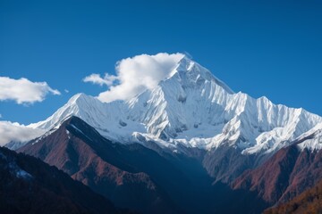 Obraz premium mountains with snow on them and a blue sky in the background