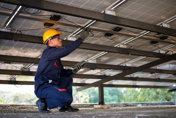 An experienced electrician is working hard to ensure that the backup power from the solar panels is up to standard.