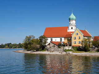 Blick auf die Kirche St. Georg in Wasserburg am Bodensee, Deutschland