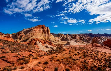 Fototapete red rocks in the desert. Red rock canyon in desert landscape © Inna