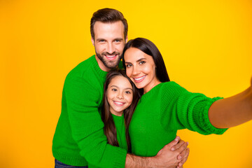 Photo of cheerful funky cute adorable people together family boyfriend hugging daughter girlfriend wearing red sweaters taking selfie toothily isolated over vivid color yellow background