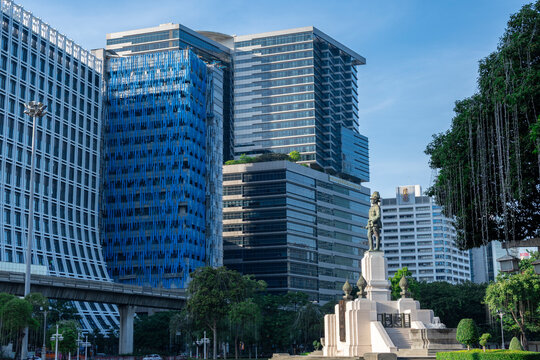 King Rama VI Monument and modern office builings along Ratchadamri Road, Lumphini Park, Bangkok, Thailand