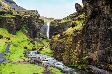 Blick auf den Kvernufoss im Süden von Island