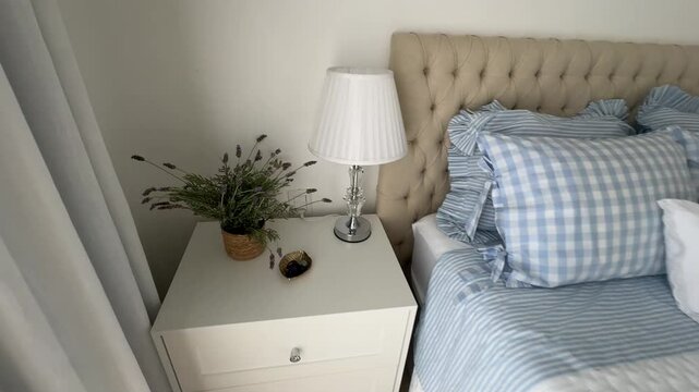 interior de quarto condecora&ccedil;&atilde;o azul e branca 