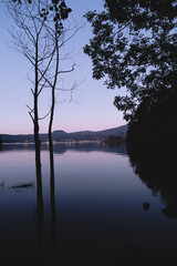 Tranquilidad mental, paz. lago en calma