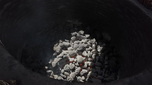 Horno para cocinar cabezas de sotol, proceso de destilaci&oacute;n de sotol dentro del estado de Chihuahua, Dasilirion cedrosanum, wheelery, texanum, berlandieri, leiophyllum