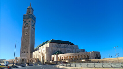 Fototapeta premium Hassan ii mosque standing tall under blue sky in casablanca, morocco