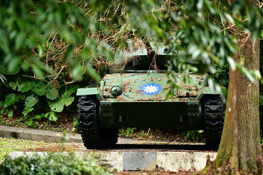In Yuanshan Park, this M24 Chaffee tank was introduced to Taiwan in the 1950s as part of U.S. military aid. A lightweight yet powerful vehicle, it was pivotal in early Cold War-era armored forces.