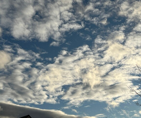 Fototapeta na wymiar blue sky with cool cloud pattern