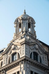 Obraz premium Elegant architectural detail of a historic building.