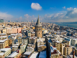 Obraz premium Winter Season in the Istanbul City Symbol Buildings Photo, Uskudar - Eminonu Fatih, Istanbul Turkiye (Turkey)