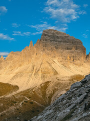 Fototapeta premium imposing landscape of the hiking of tre cime di lavaredo