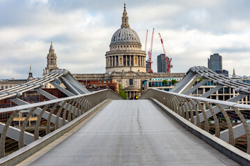 Fototapeta premium St. Paul's cathedral seen from Millennium bridge, London, UK