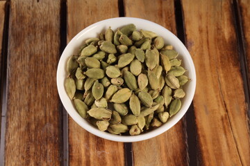 Green Cardamom - Aromatic Spice for Culinary and Medicinal Use