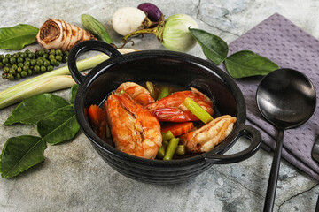 Prawn with asparagus and spices