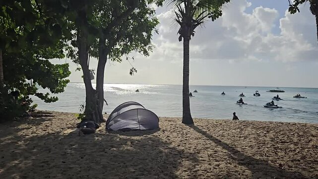plage paradisiaque, couch&eacute; de soleil, 