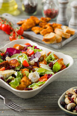 Traditional spring Italian salad with breaded chicken, camembert cheese, grapes and nuts. Served with croutons.