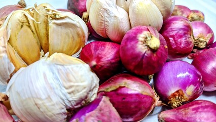 Shallots and garlic as cooking spices