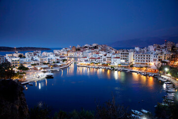 Agios Nikolaos bei Nacht, Stadt auf der Insel Kreta, Griechenland, Europa