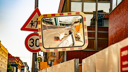 Baustelle im Spiegel