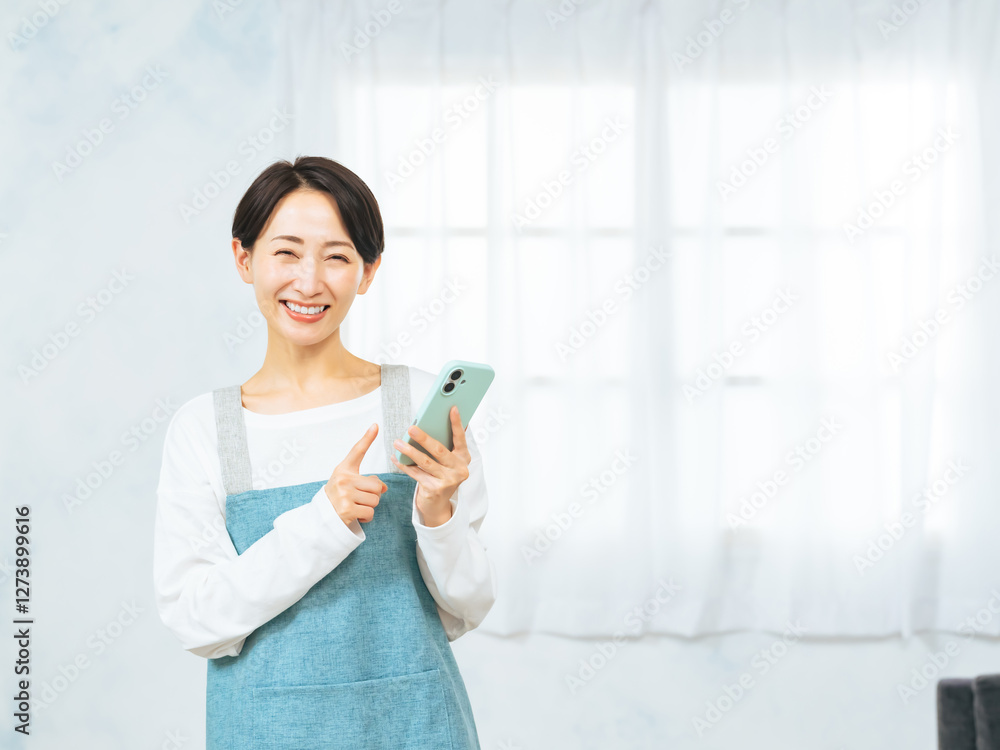 Aufkleber スマホ、女性、主婦、エプロン、ママ、レシピ、店員、カフェ、求人、保育士、検索、アプリ、SNS、メール、笑顔、楽しい、クーポン、ポイント、セール、キャンペーン、コピースペース、仕事、スマートフォン、インターネット、オンライン、web、ニュース、予約、広告、アルバイト、パート、家政婦、家事代行、ハウスキーパー、ハウスクリーニング、清掃員、掃除、依頼、チェック、フリマ、スキマバイト、スポットワーク、副業