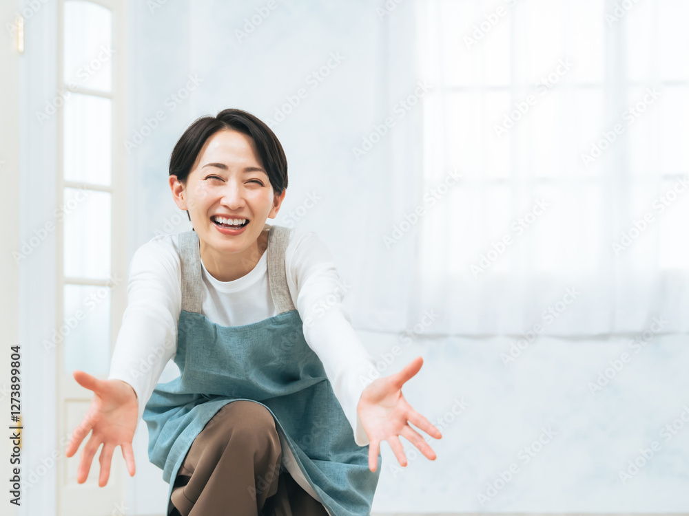 Aufkleber 保育士、保育園、幼稚園、女性、日本人、学童、保育、託児所、笑顔、ママ、子育て、育児、仕事、アルバイト、パート、資格、ポジティブ、嬉しい、楽しい、元気、コピースペース、室内、インテリア、あやす、遊ぶ、職業、エプロン、お迎え、送迎、サービス、サポート、子供、こども、児童、家事、明るい、さわやか、しゃがむ、迎える、求人、ミドルエイジ、30代、40代、先生、登園、部屋、主婦、お母さん、人物