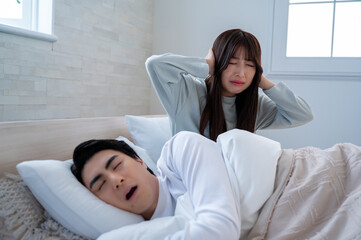 パートナーのいびきに悩まされる日本人女性