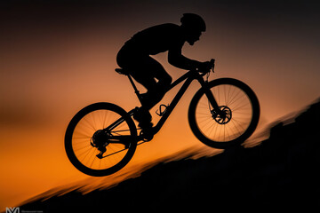 Obraz premium Dramatic Coastal Cliff Descent Cyclist Silhouette Golden Hour Long Exposure Adventure Sport