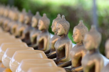 reclining buddha statue