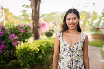 Naklejka premium Young Asian woman smiling in park