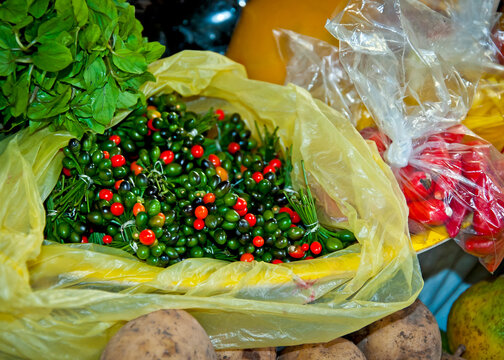Piquin chili "Capsicum annuum" for sale in the markets of Nicaragua. 