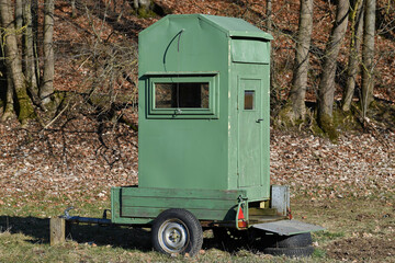 Green high seat for hunters on a mobile trailer